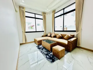 À vendre et à louer 4 chambres maison à Mueang Chiang Mai, Chiang Mai