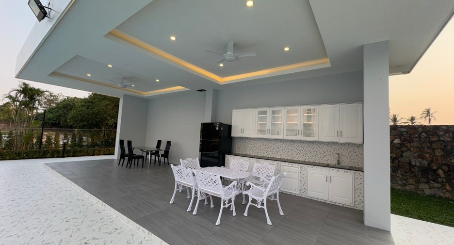 For sale and for rent 6 bedrooms house in Bang Lamung, Chonburi