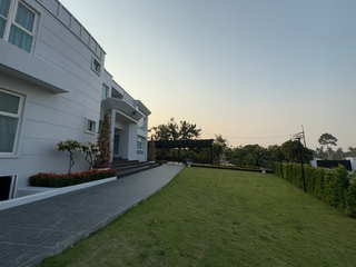 For sale そして for rent 6 ベッドルーム house in Bang Lamung, Chonburi
