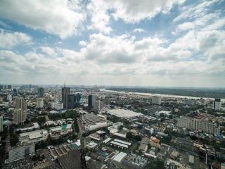 For sale 3 ベッドルーム condo in Khlong Toei, Bangkok