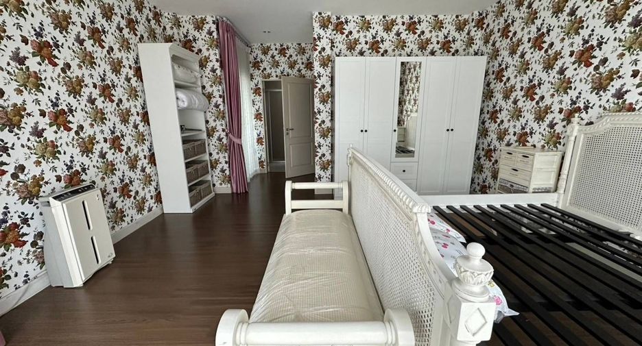 For sale 4 bedrooms house in Prawet, Bangkok