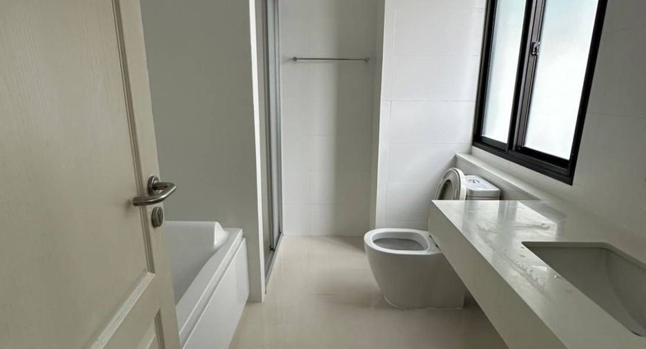 For sale 4 bedrooms house in Prawet, Bangkok