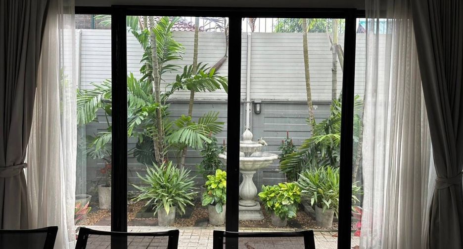 For sale 4 bedrooms house in Prawet, Bangkok
