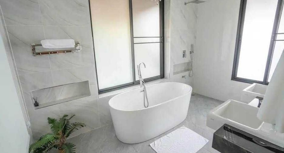 For rent 4 bedrooms villa in Mueang Chiang Mai, Chiang Mai
