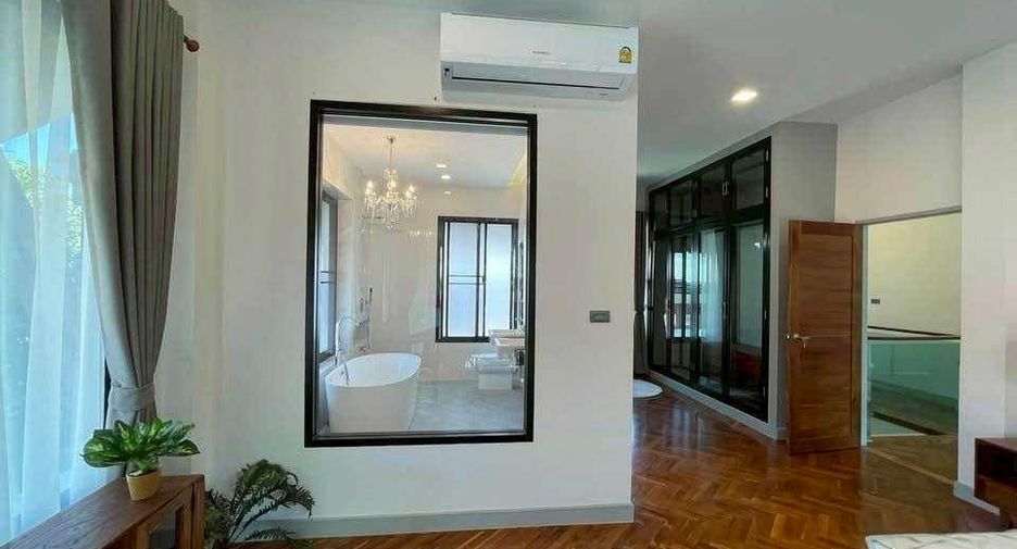 For rent 4 bedrooms villa in Mueang Chiang Mai, Chiang Mai