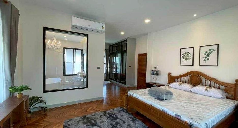 For rent 4 bedrooms villa in Mueang Chiang Mai, Chiang Mai