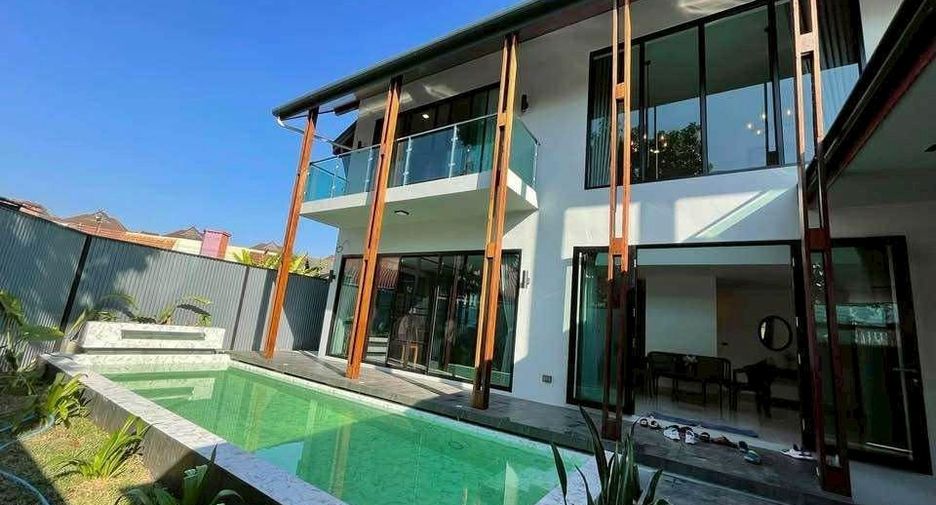 For rent 4 bedrooms villa in Mueang Chiang Mai, Chiang Mai