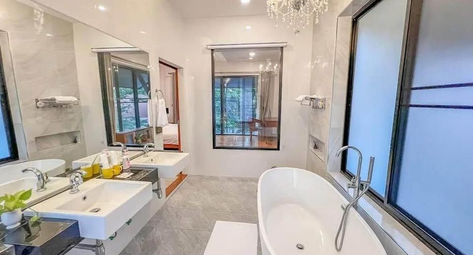 For rent 4 bedrooms villa in Mueang Chiang Mai, Chiang Mai