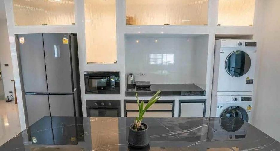 For rent 4 bedrooms villa in Mueang Chiang Mai, Chiang Mai