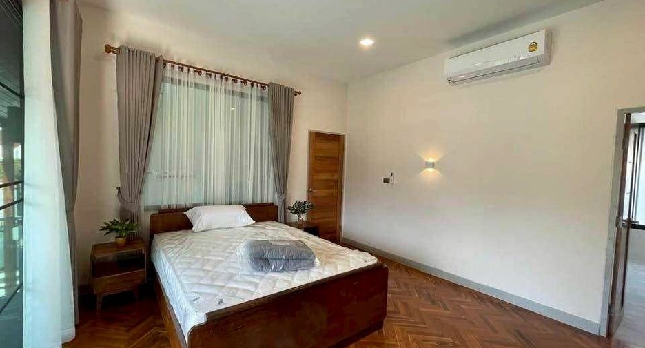 For rent 4 bedrooms villa in Mueang Chiang Mai, Chiang Mai