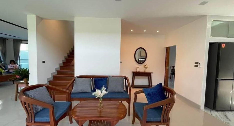 For rent 4 bedrooms villa in Mueang Chiang Mai, Chiang Mai