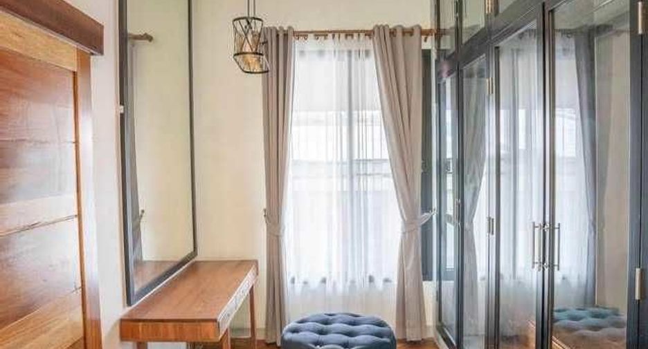 For rent 4 bedrooms villa in Mueang Chiang Mai, Chiang Mai