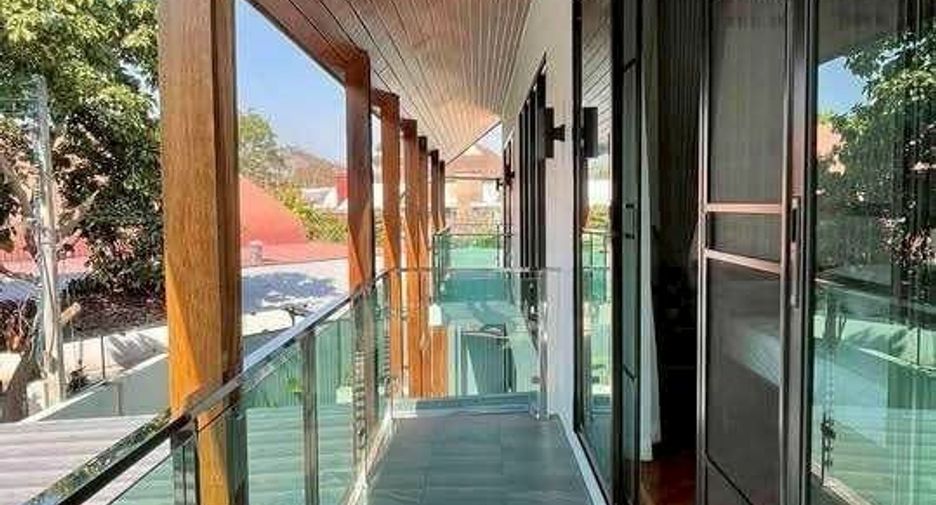 For rent 4 bedrooms villa in Mueang Chiang Mai, Chiang Mai