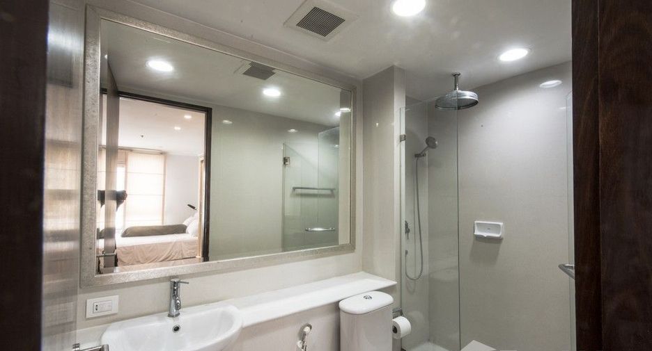 For sale 2 bedrooms condo in Watthana, Bangkok