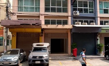 For sale and for rent 3 bedrooms retail Space in Phra Pradaeng, Samut Prakan