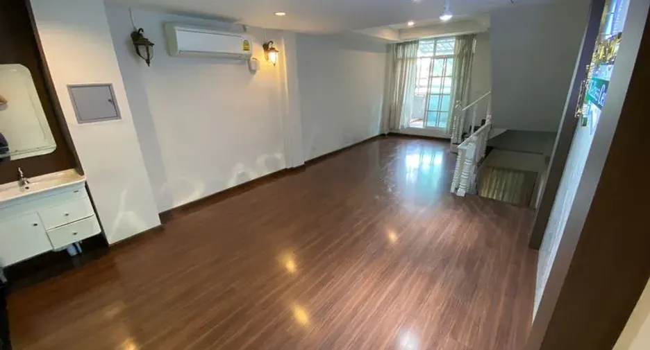 For sale and for rent 4 bedrooms retail Space in Khlong Toei, Bangkok