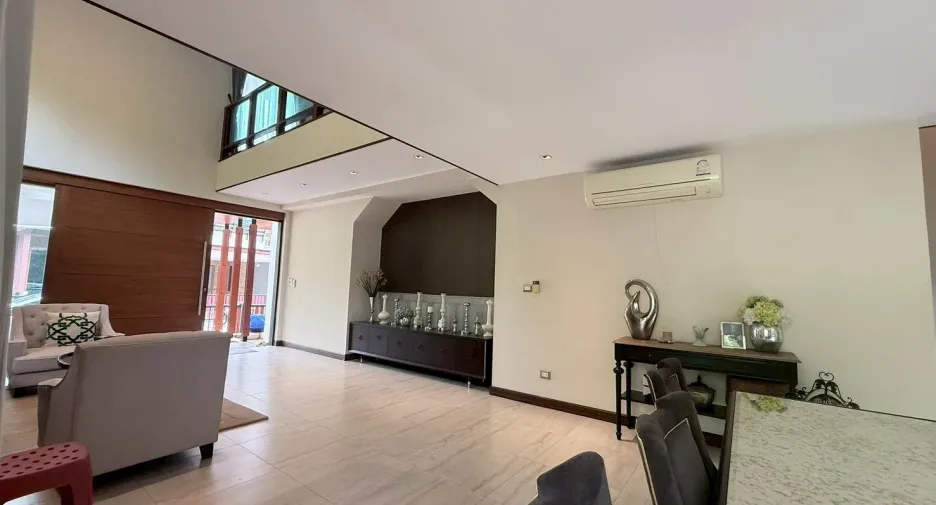 Villa en venta de 4 habitaciones en Mueang Chiang Mai, Chiang Mai