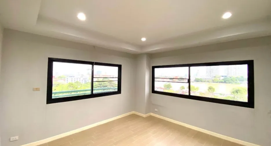 For sale 2 bedrooms condo in Bang Phlat, Bangkok