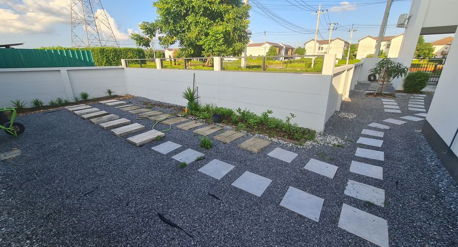 For sale 5 bedrooms house in Khlong Sam Wa, Bangkok