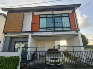 Haus zum Kauf mit 5 Zimmer in Khlong Sam Wa, Bangkok