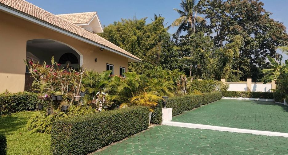 For sale 13 ベッドルーム hotel in San Sai, Chiang Mai