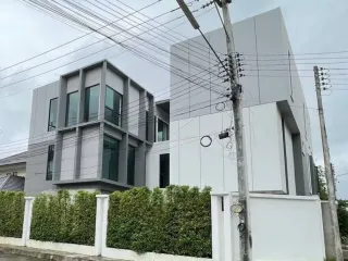 À vendre et à louer 5 chambres maison à San Sai, Chiang Mai