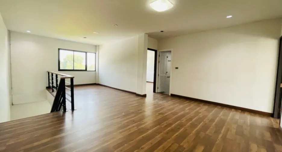 ให้เช่า 4 ห้องนอน ออฟฟิศ ใน เมืองเชียงใหม่, เชียงใหม่