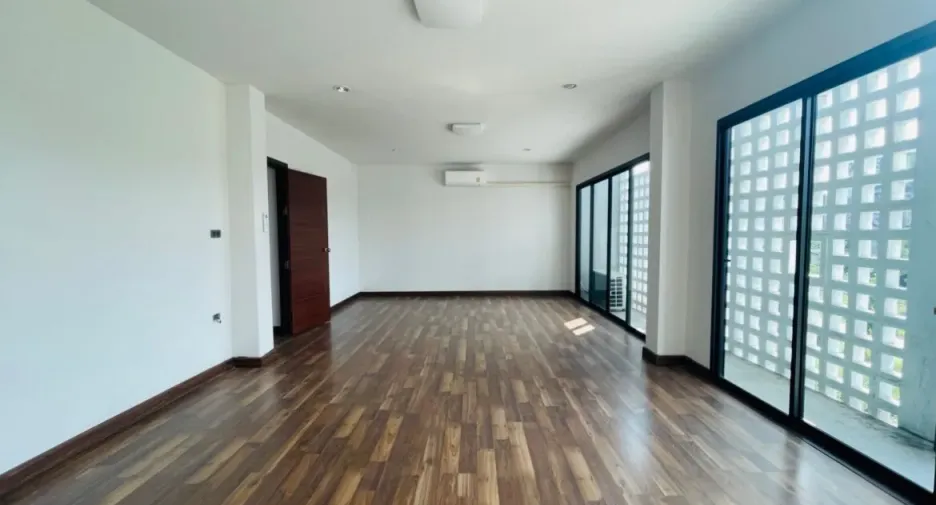 ให้เช่า 4 ห้องนอน ออฟฟิศ ใน เมืองเชียงใหม่, เชียงใหม่