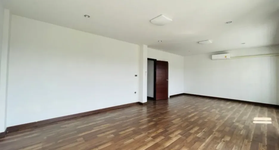ให้เช่า 4 ห้องนอน ออฟฟิศ ใน เมืองเชียงใหม่, เชียงใหม่