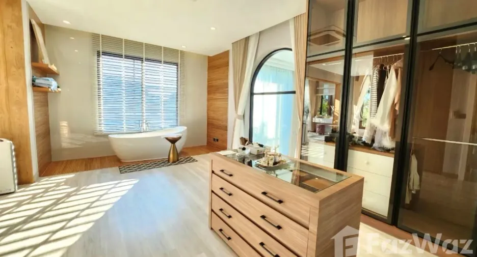 For rent 4 bedrooms house in Mueang Chiang Mai, Chiang Mai