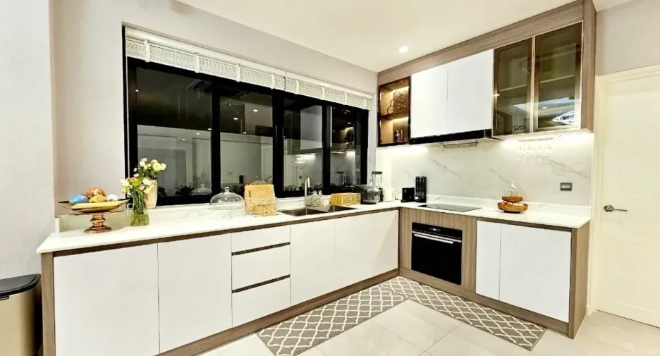 For rent 4 bedrooms house in Mueang Chiang Mai, Chiang Mai