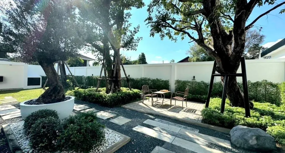 For rent 4 bedrooms house in Mueang Chiang Mai, Chiang Mai