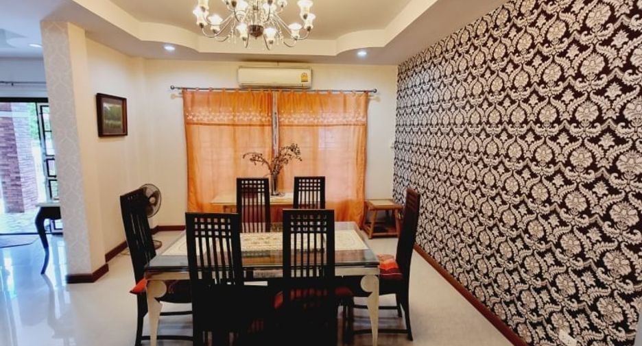 For rent 5 bedrooms villa in Mueang Chiang Mai, Chiang Mai
