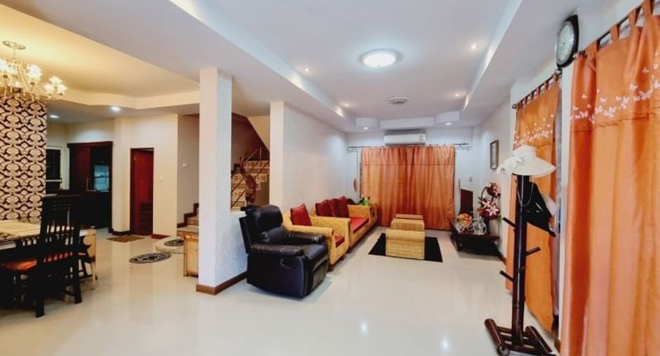 For rent 5 bedrooms villa in Mueang Chiang Mai, Chiang Mai