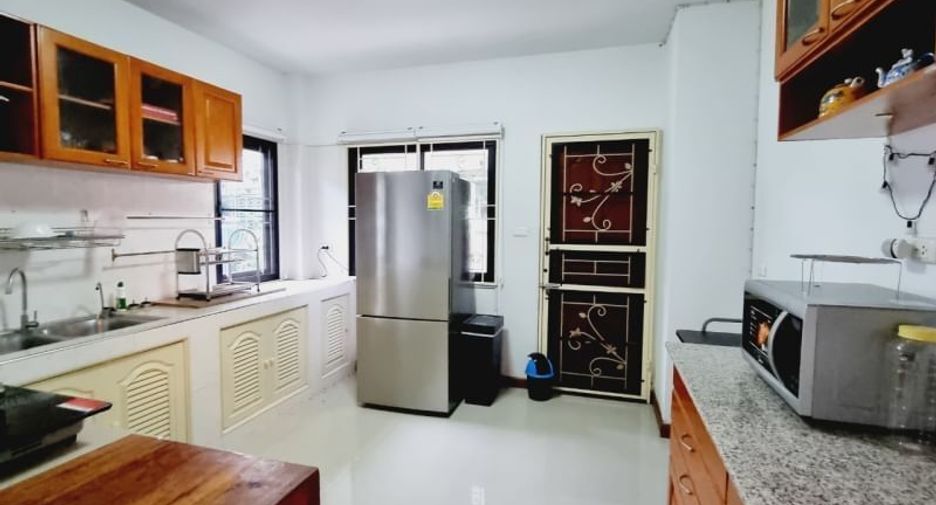 For rent 5 bedrooms villa in Mueang Chiang Mai, Chiang Mai