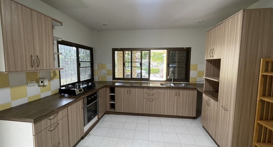 For sale 3 bedrooms house in Mueang Chiang Mai, Chiang Mai