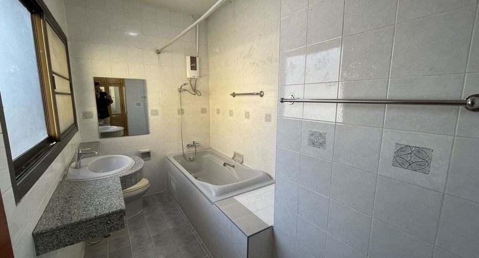For sale 3 bedrooms house in Mueang Chiang Mai, Chiang Mai