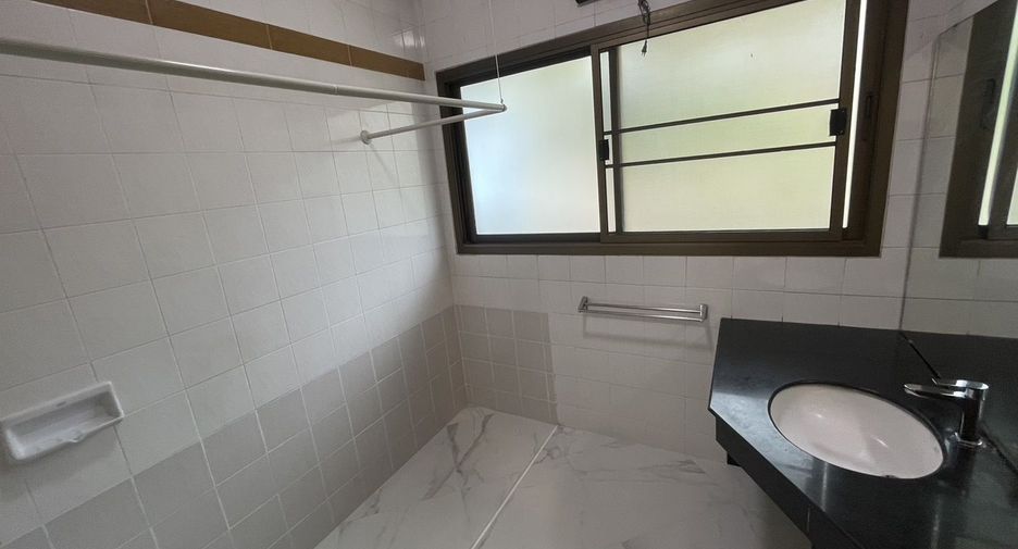 For sale 3 bedrooms house in Mueang Chiang Mai, Chiang Mai