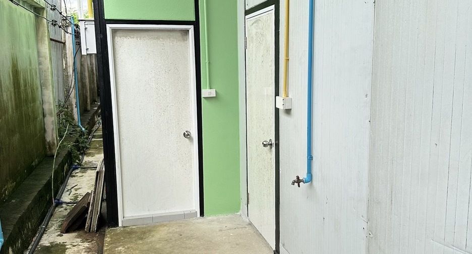 For rent studio house in Khlong Sam Wa, Bangkok