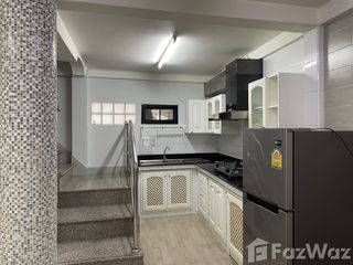 For sale and for rent 5 bedrooms townhouse in Huai Khwang, Bangkok