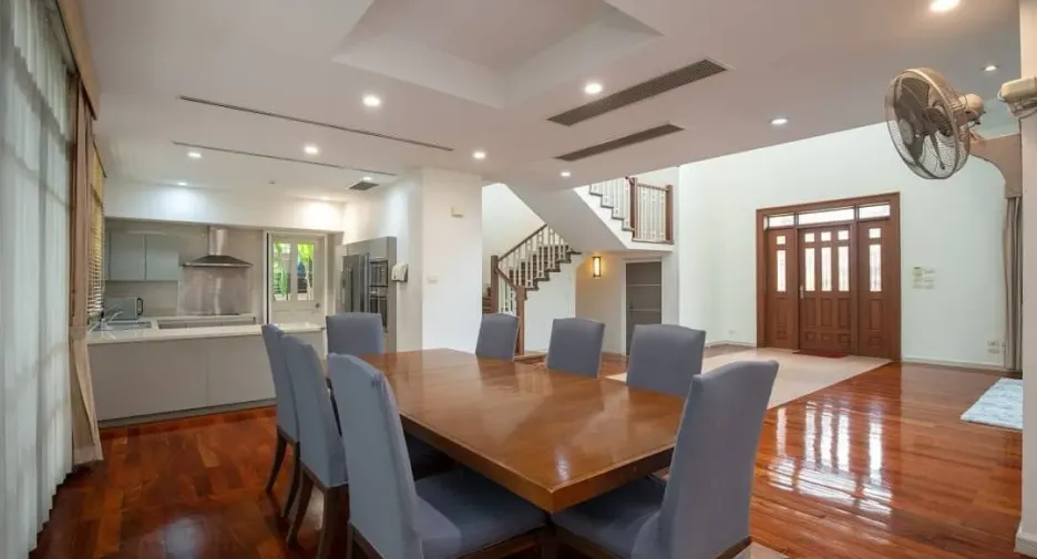 Villa zum Kauf und zur Miete mit 4 Zimmer in Watthana, Bangkok
