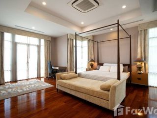 Villa en venta y en alquiler de 4 habitaciones en Watthana, Bangkok