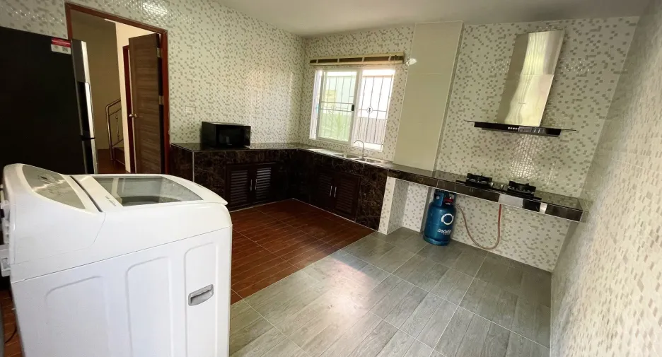 For rent 3 bedrooms house in Saraphi, Chiang Mai
