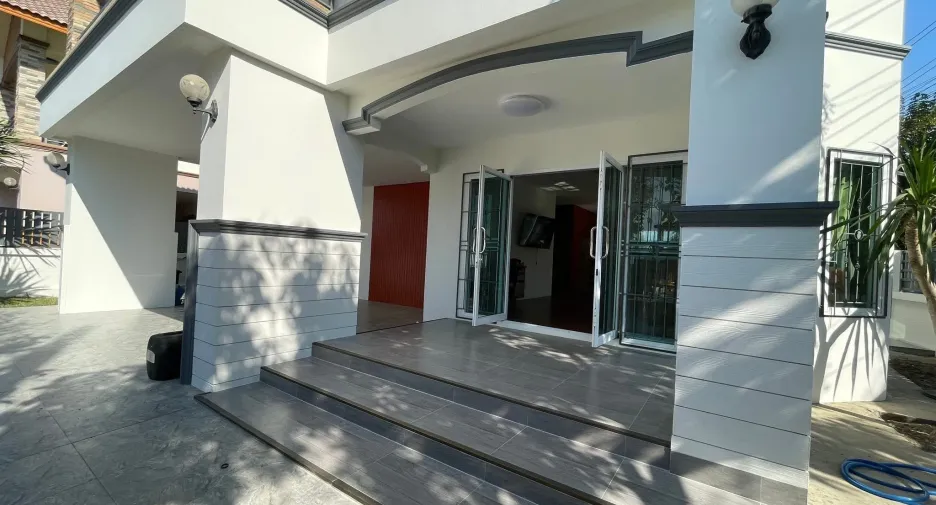 For rent 3 bedrooms house in Saraphi, Chiang Mai