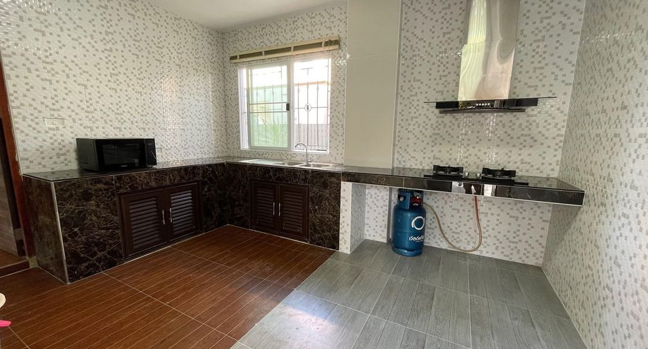 For rent 3 bedrooms house in Saraphi, Chiang Mai