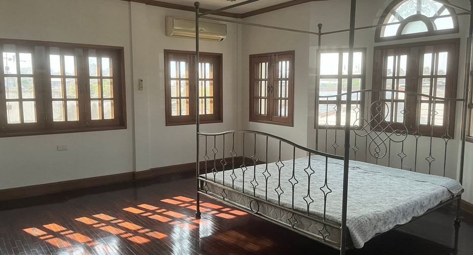 For sale 8 bedrooms house in Mueang Chiang Mai, Chiang Mai