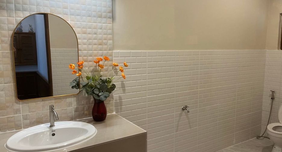 For sale 8 bedrooms house in Mueang Chiang Mai, Chiang Mai