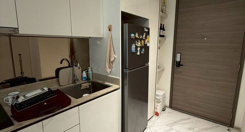 For sale 1 bed condo in Khlong Toei, Bangkok