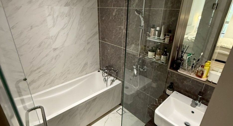 For sale 1 bed condo in Khlong Toei, Bangkok