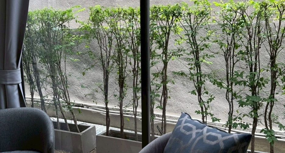 For sale 1 bed condo in Khlong Toei, Bangkok